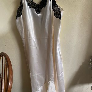 NWOT Amoureuse Nightgown